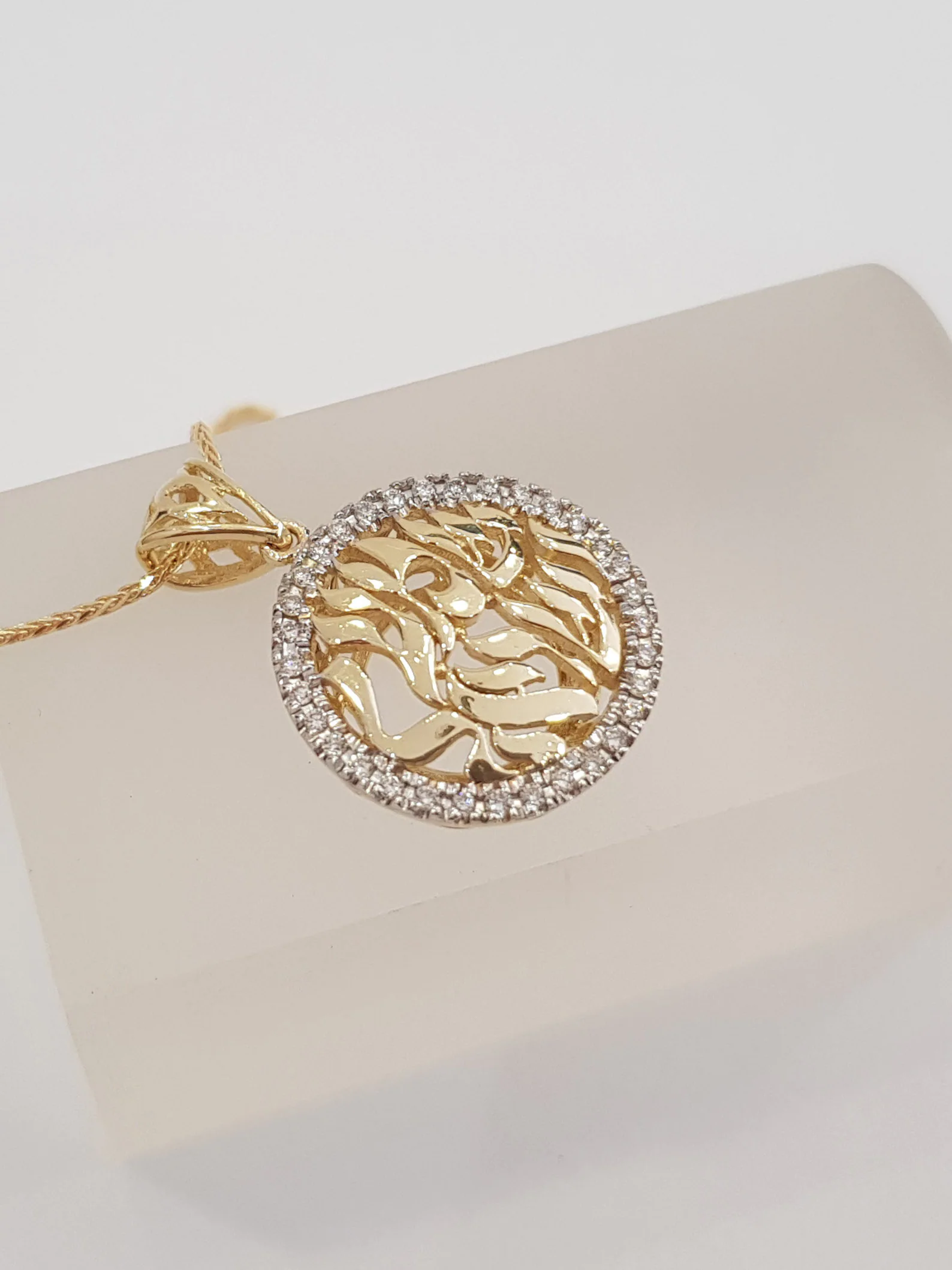Unique 14k Gold Diamond Shema Yisrael Round Pendant