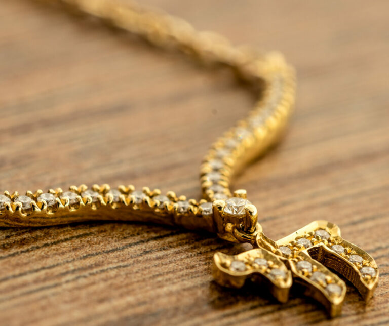 Magnificent 18k gold ‘Chai’ necklace