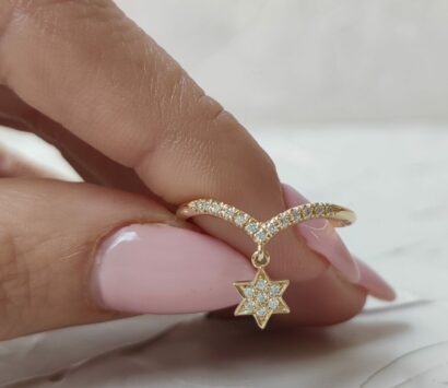 Extraordinary Star of David Gold Ring with White Diamonds