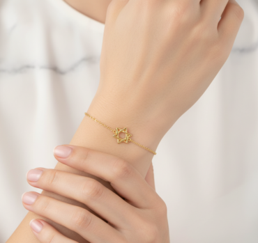 Classic Overlapping Design 14k Gold Magen David Bracelet