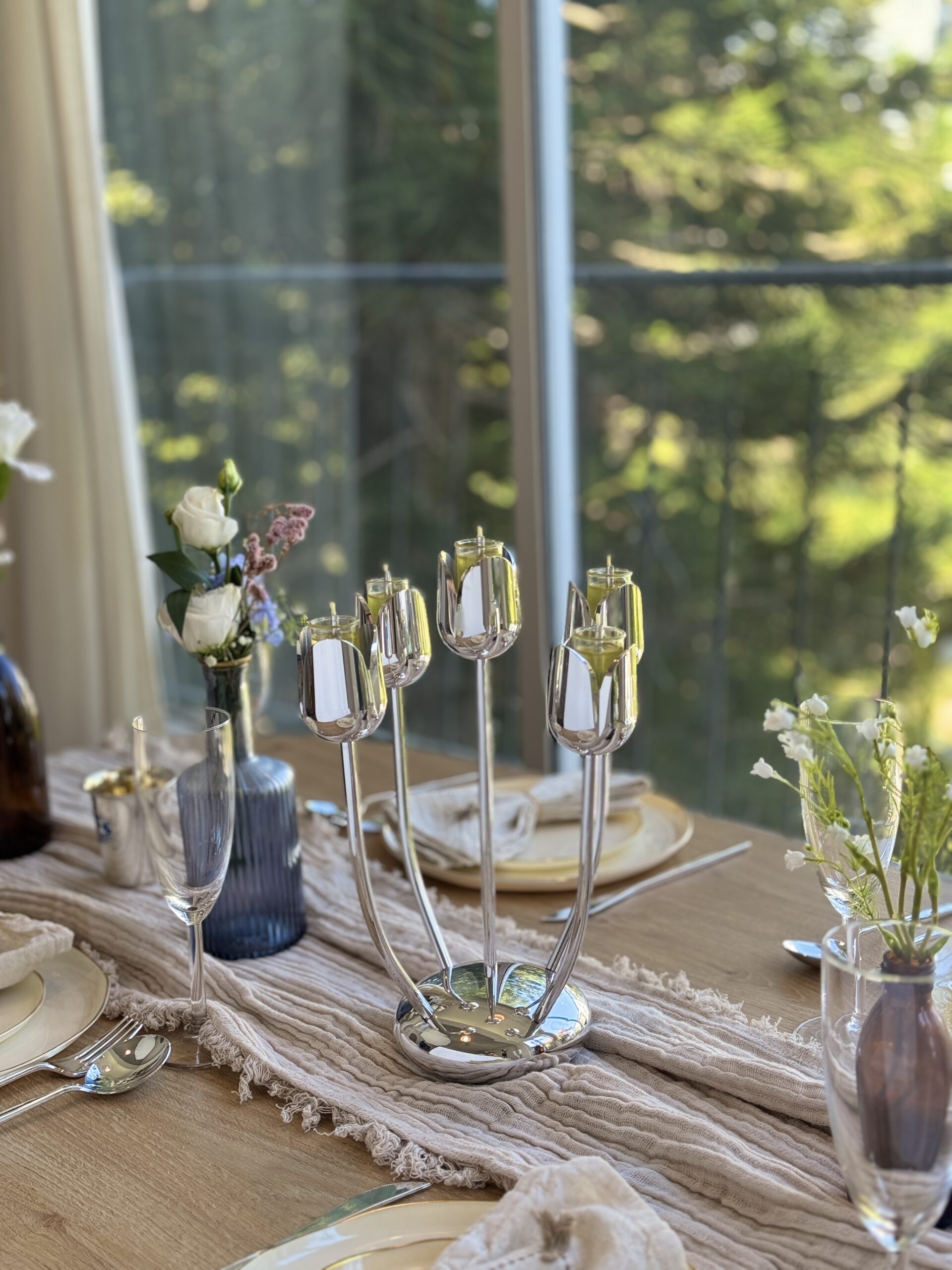 Shine Silver Tulip Candelabra From Aluminum That Non-Tarnish
