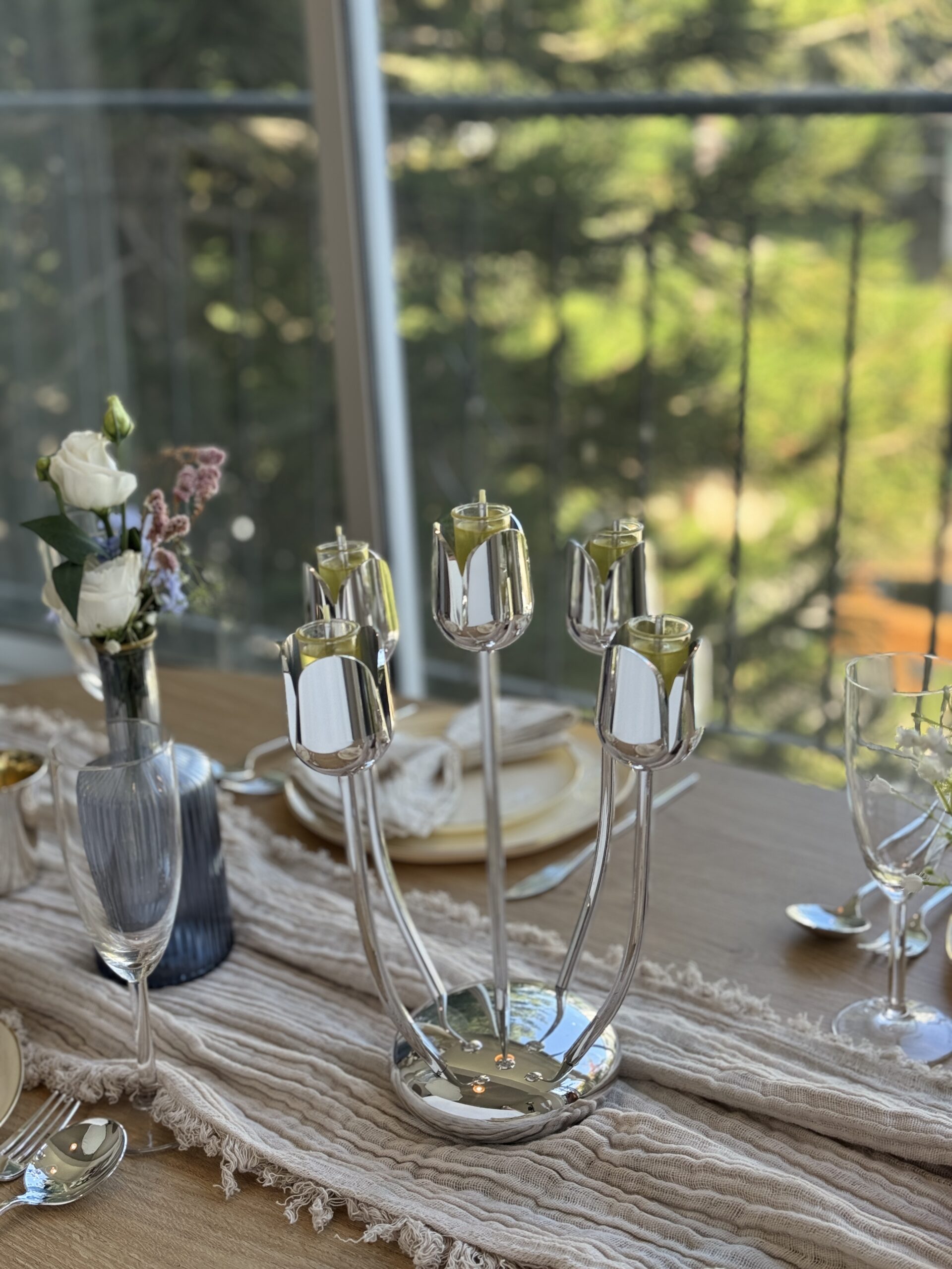 Shine Silver Tulip Candelabra From Aluminum That Non-Tarnish